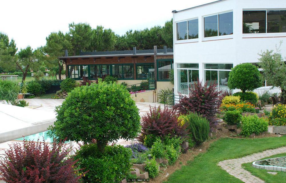 Eden Park Hotell Marina di Montemarciano Exteriör bild
