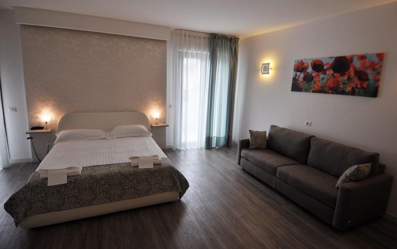 Eden Park Hotell Marina di Montemarciano Exteriör bild