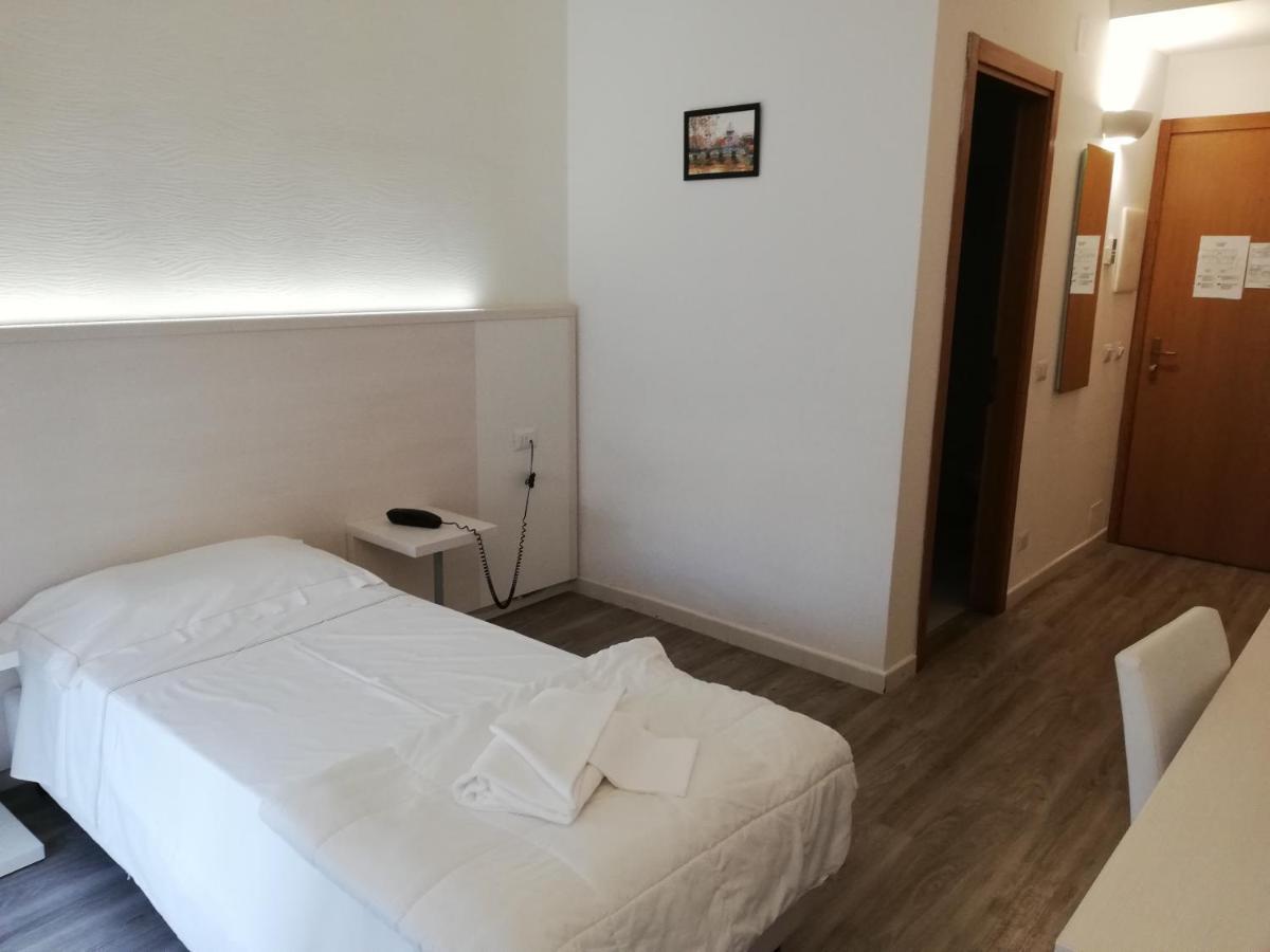 Eden Park Hotell Marina di Montemarciano Exteriör bild